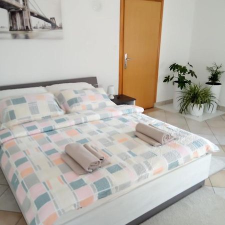 Studio Apartman Kika Otočac Exteriör bild