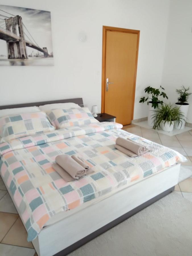 Studio Apartman Kika Otočac Exteriör bild