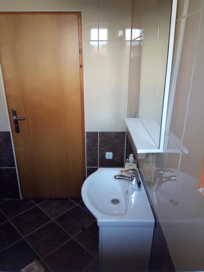 Studio Apartman Kika Otočac Exteriör bild